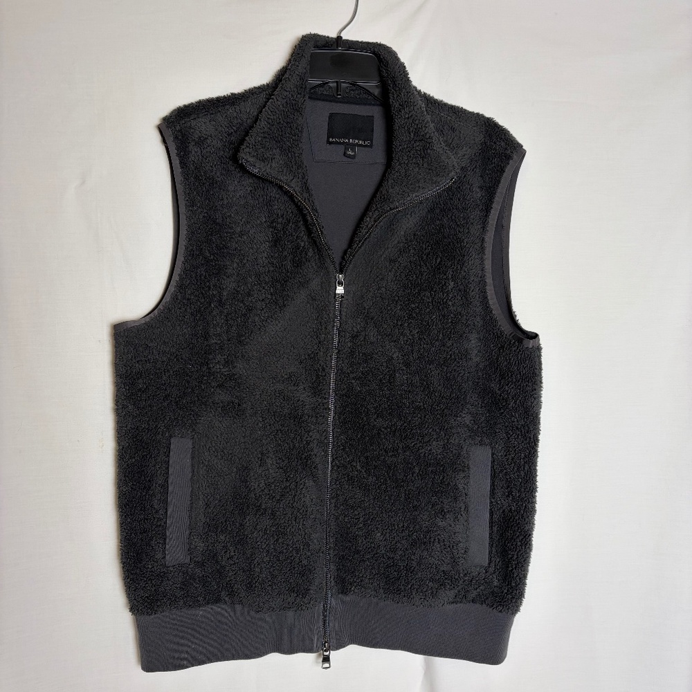 Men's Banana Republic Dark Gray Sherpa Fleece Vest.  Size Large